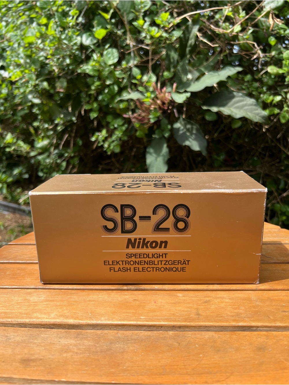 Nikon SB-28 Speedlight Metallic Gold with Black Text